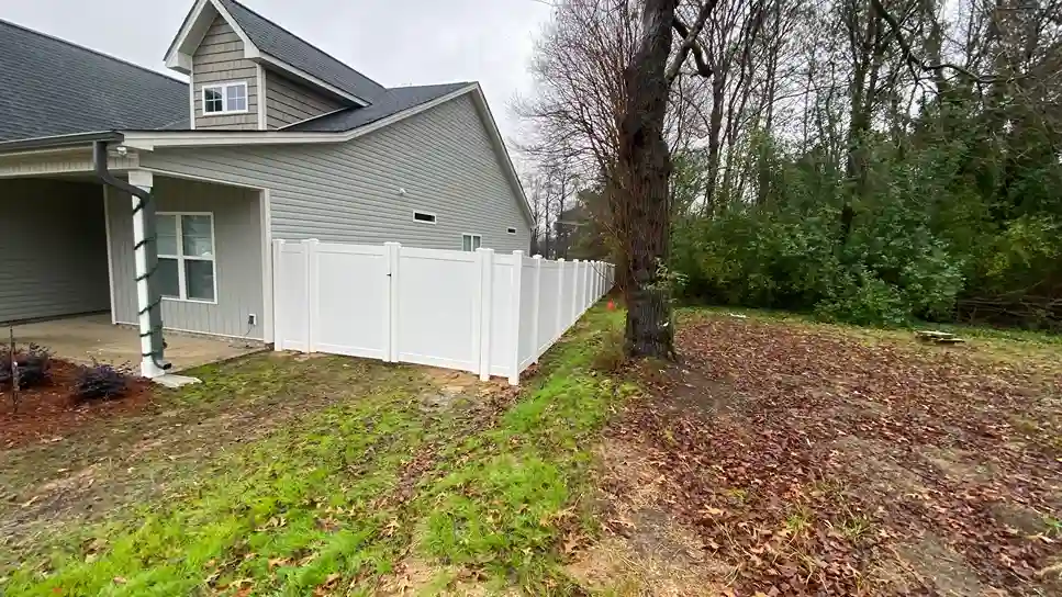 White vinyl privacy fencing